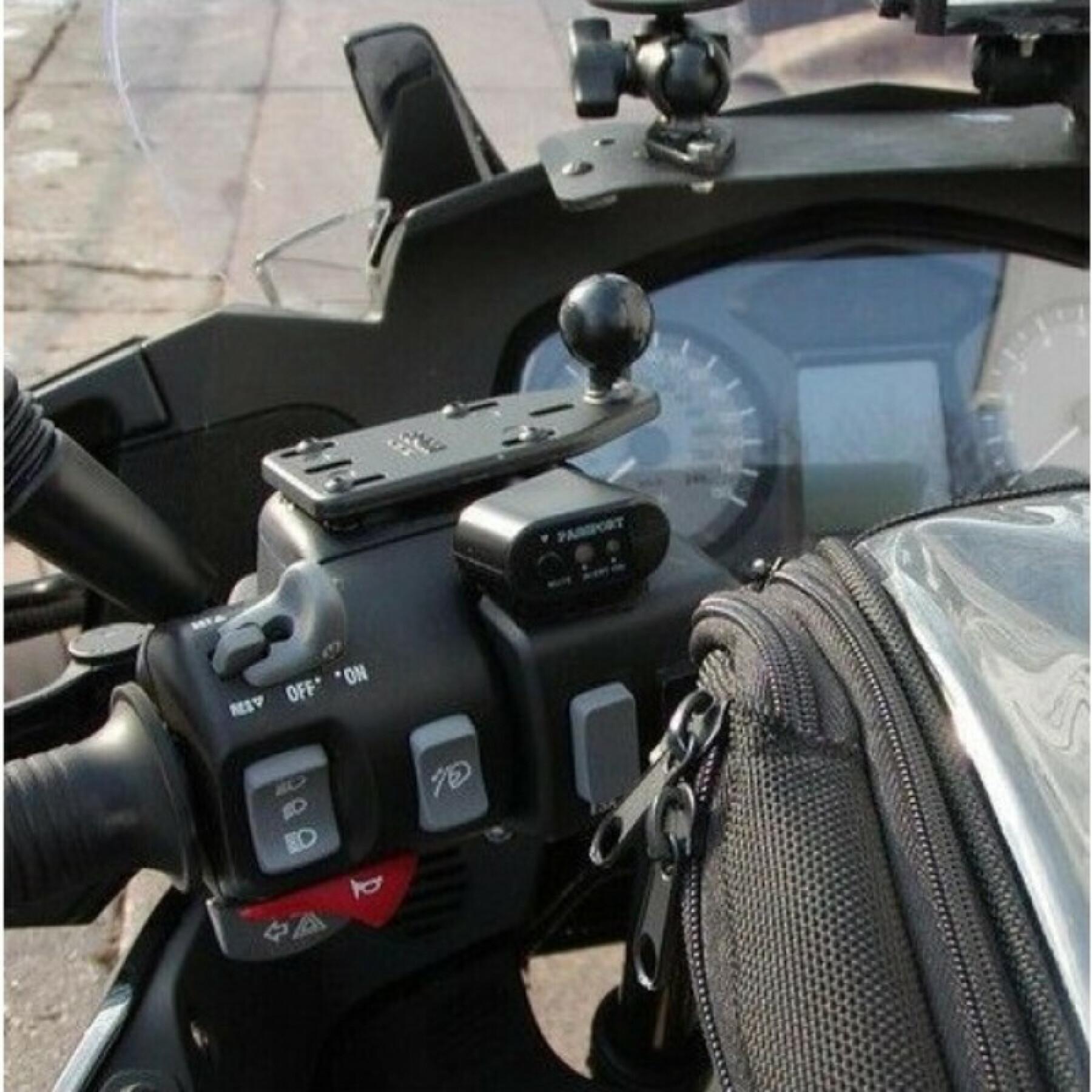 Uchwyt na smartfona do motocykli z mocowaniem na kierownicy lub zbiorniczku hamulca/sprzęgła, mimośrodowa kula B RAM Mounts